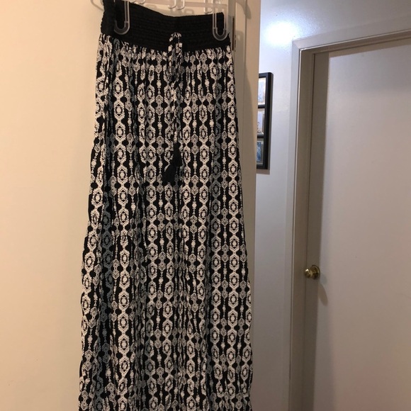 5/$25🖤Maxi skirt - Picture 2 of 4